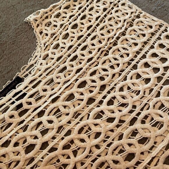 Cream crop   - Picture 4 of 5